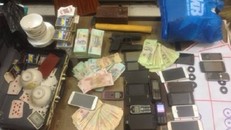 Hàng trăm cảnh sát vây bắt sới bạc khủng có trang bị súng