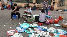 Ngẫm chuyện thói quen 'ăn bẩn' của người Việt