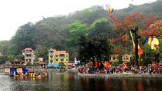 Kì bí ngôi chùa có hang chứa hài cốt lớn nhất Hà Nội