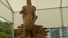 Ba mẫu phác thảo chọn làm tượng đài là vua Hùng đời thứ mấy?