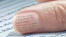 Mua công nghệ 'gian lận thi cử' dễ như trở bàn tay