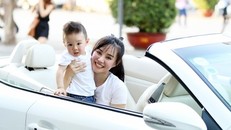 Vy Oanh cùng con trai diện style cực chất lái xế sang đi dạo