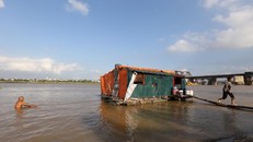 Những gương mặt của sông Hồng