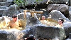 Nghỉ hè, đừng quên các điểm tắm bùn khoáng thư giãn