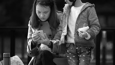 Gửi bố mẹ, những tín đồ trung thành của smartphone!