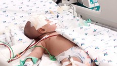 Bé gái 6 tháng nguy kịch vì bác sĩ ở phòng khám tư chẩn đoán nhầm bệnh