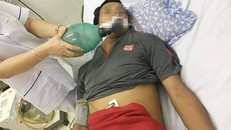 Anh Vi Văn Sơn được cấp cứu trong tình trạng nguy kịch do ngộ độc rượu.