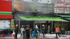 Hà Nội: Cháy quán nhậu trong mưa, nữ nhân viên 16 tuổi tử vong