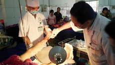 Đi hát karaoke, nam thanh niên bị chém đứt lìa hai chân