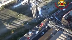 Video cảnh sập cầu như 'tận thế' khiến 39 người chết ở Ý