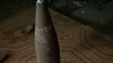 Chém người bị thương rồi ném đầu đạn pháo vào nhà nạn nhân