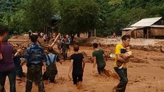 Thanh Hóa: Hàng trăm ngôi nhà bị cuốn trôi, người dân chạy lũ đến bơ phờ