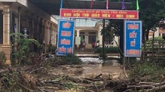 Nghệ An: Lũ ập về Tương Dương, giáo viên và học sinh tháo chạy trong đêm