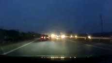 Xe máy lũ lượt đi ngược chiều trên cao tốc Hà Nội - Bắc Giang