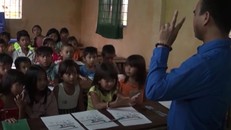 Chàng trai K'Ho mở lớp học tiếng Anh miễn phí ở buôn làng