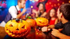 Quả bí ngô rỗng khắc hình khuôn mặt trong lễ Halloween có tên là gì?