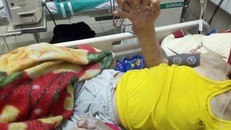 Bàn tay bệnh nhân bị biến dạng khớp - Ảnh: VietNamNet