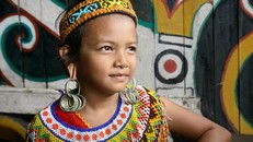 Những phong tục làm đẹp 'rợn người' của phụ nữ trên thế giới