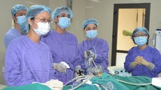 Người phụ nữ mang trên mình hai khối u quái ác