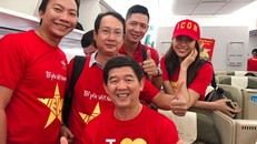 Á hậu Lệ Hằng, MC Bình Minh và dàn sao sang Malaysia cổ vũ Việt Nam
