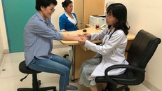 Người phụ nữ bị loãng xương nặng khi mới 38 tuổi