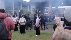 Thiếu nữ Hà Thành hào hứng đi chơi chợ phiên vùng cao ngay tại Thủ đô