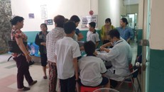 Cô giáo đãi trà sữa, 15 học sinh nhập viện cấp cứu