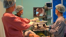 Nhiễm trùng, chảy mủ thực quản vì chữa hóc xương gà bằng mẹo