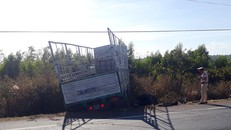 Va chạm với xe tải, 3 chị em trong một gia đình tử vong