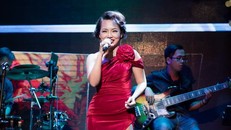 Thái Thùy Linh quyến rũ chinh phục khán giả Sài Gòn trong đêm nhạc riêng