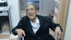 Lấy xương heo mắc trong thực quản cụ ông 105 tuổi