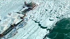 Những hình ảnh tê cóng người về đợt lạnh kỷ lục ở Mỹ