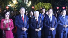 Tổng Bí thư, Chủ tịch nước dâng hương tại chùa Trấn Quốc tối giao thừa