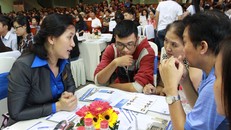 Trường ĐH Kinh tế TP HCM tư vấn định hướng ngành nghề cho thí sinh trúng tuyển