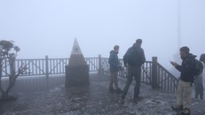 Tuyết trắng bao phủ đỉnh Fansipan sáng đầu tuần