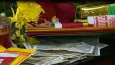 Nên bỏ thói quen đặt tiền lẻ khi đi chùa