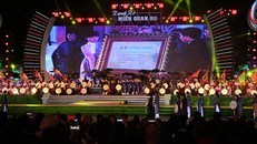 Chương trình ngệ thuật "Về Miền Quan họ" với chủ đề "Rạng rỡ miền Quan họ" nhân kỷ niệm 10 năm Dân ca Quan họ được công nhận là Di sản văn hoá phi vật thể đại diện của nhân loại. Ảnh: VGP/Đình Nam