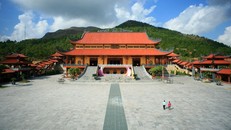 Ngôi chùa nào ở Việt Nam có tòa chính điện lớn kỷ lục?