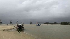 Hai vợ chồng tử vong vì lật ghe trên biển