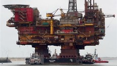 Giàn khoan khai thác dầu của Hãng Shell ở Anh. (Nguồn: AFP/TTXVN)