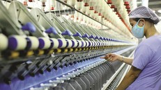 Dệt may là mặt hàng xuất khẩu chủ lực sang thị trường Mỹ. (Ảnh: Đức Duy/Vietnam+)