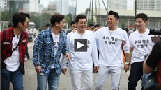 Huyền thoại bóng đá Hàn Quốc đến cổ vũ U23 Việt Nam tập luyện