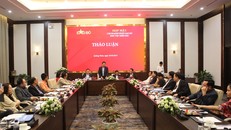 Ông Nguyễn Văn Thắng - Uỷ viên dự khuyết Ban chấp hành T.Ư Đảng, Phó Chủ tịch UBND tỉnh Quảng Ninh, Doanh nhân nhận giải Sao đỏ năm 2014 tại chương trình “Họp mặt CLB Doanh nhân Sao đỏ khu vực miền Bắc”