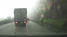 Tai nạn kinh hoàng trên đường đèo vì sương mù