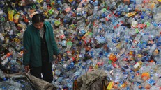 'Thanh gươm quốc gia' và cơn địa chấn phế liệu toàn cầu