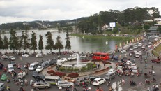 Thành phố nào ở nước ta không có cột đèn giao thông?