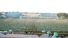 Học sinh tham gia đồng diễn các bài thể dục. (Ảnh: Lê Thúy Hằng/TTXVN)