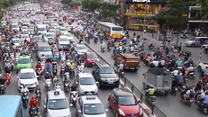 Nhiều tuyến đường ở Hà Nội tê liệt trước kỳ nghỉ lễ