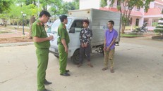 Trộm ô tô nhưng không biết lái, 2 thanh niên vứt xe bỏ chạy