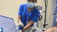 Người mẹ ung thư tỉnh dậy sau nhiều ngày hôn mê